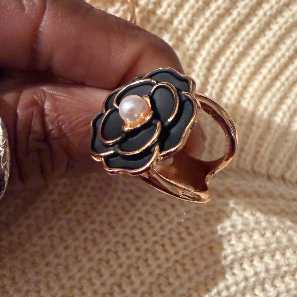 4 Gold-tone and Black Women's Scarf Rings - Picture 3 of 9